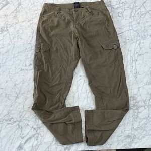Women’s Kuhl Sz 10 Reg Olive Cargo Pants
